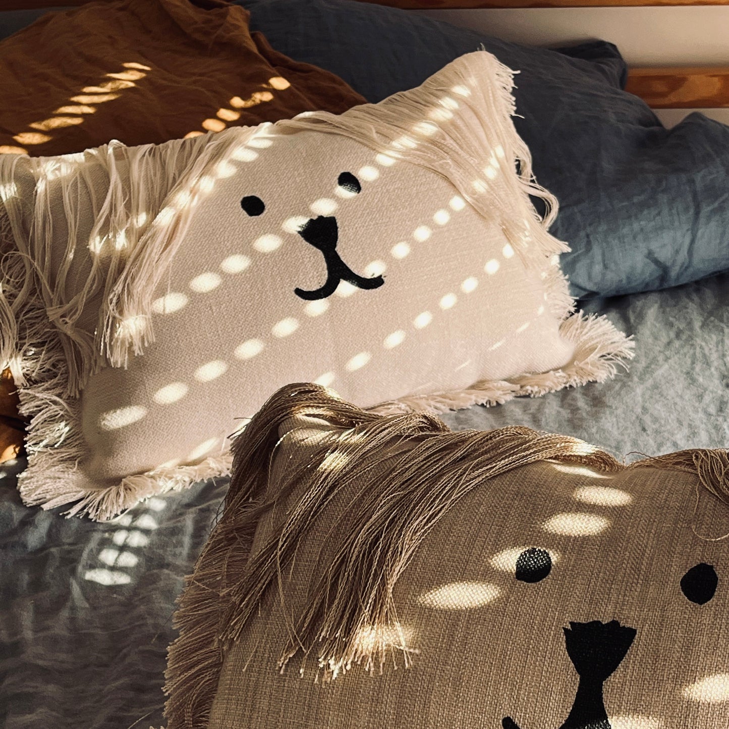 Coussin Bouboule en tissu upcyclé écru