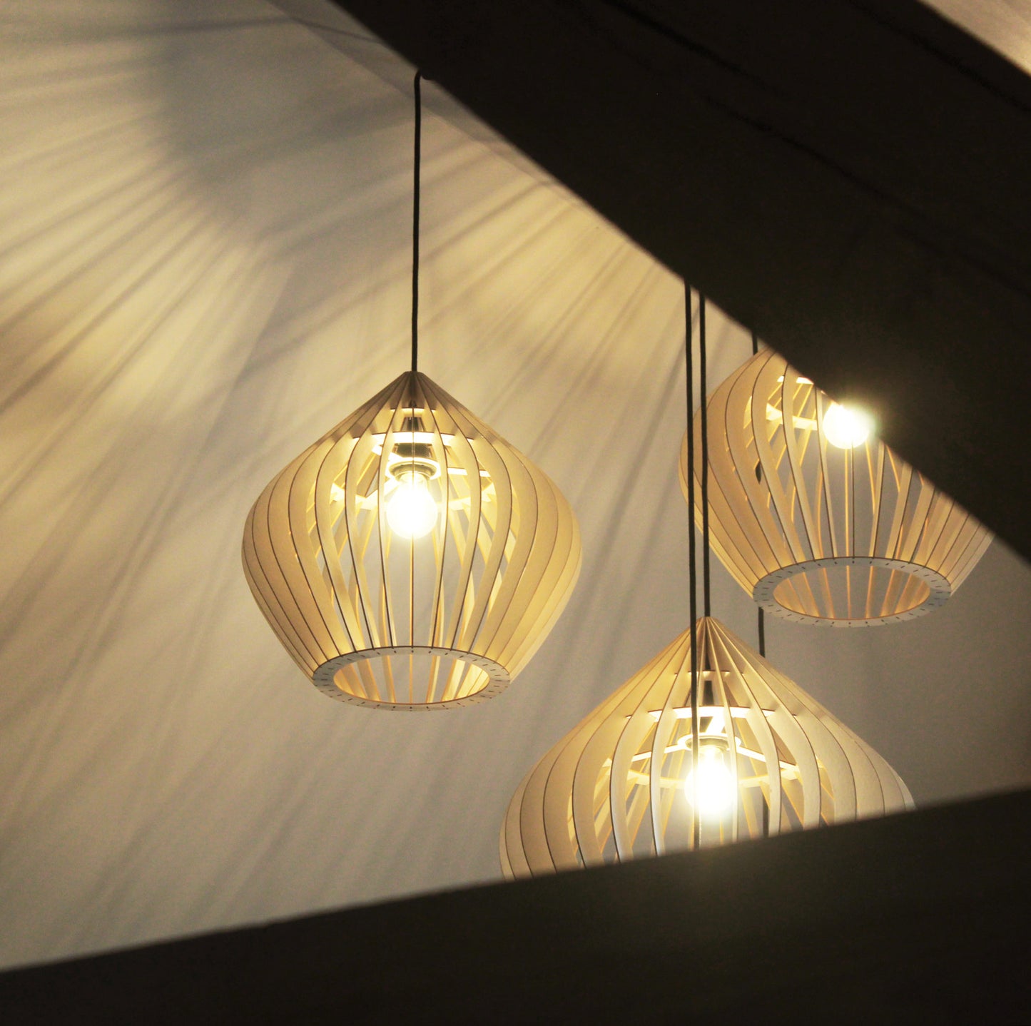 Suspension en carton-bois recyclé Monstera