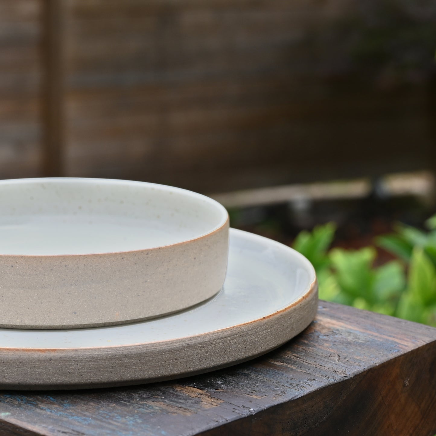 Assiette plate en grès français