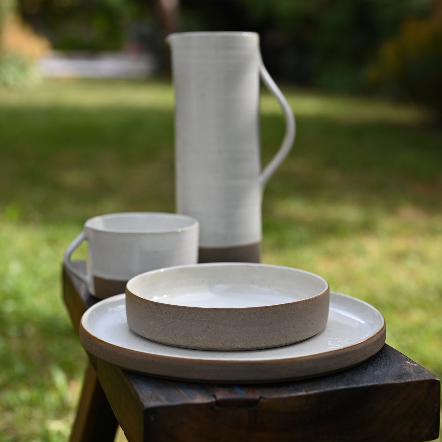 Assiette plate en grès français