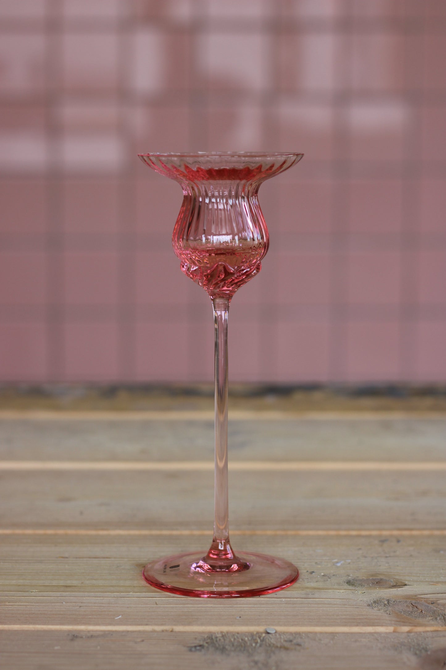Petit bougeoir en verre de Bohême rose