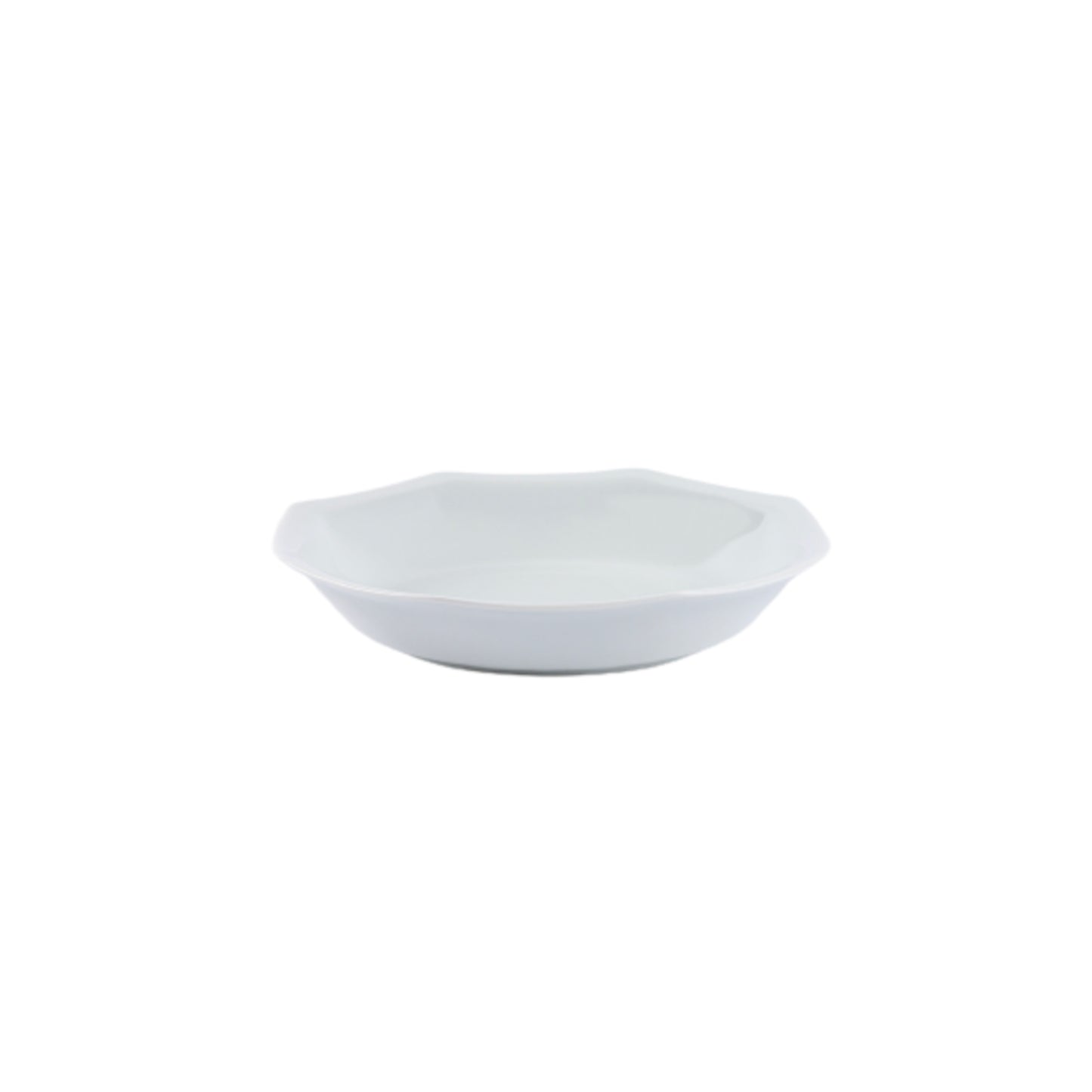 Vue de profil de l'assiette creuse octogonale en porcelaine française blanche